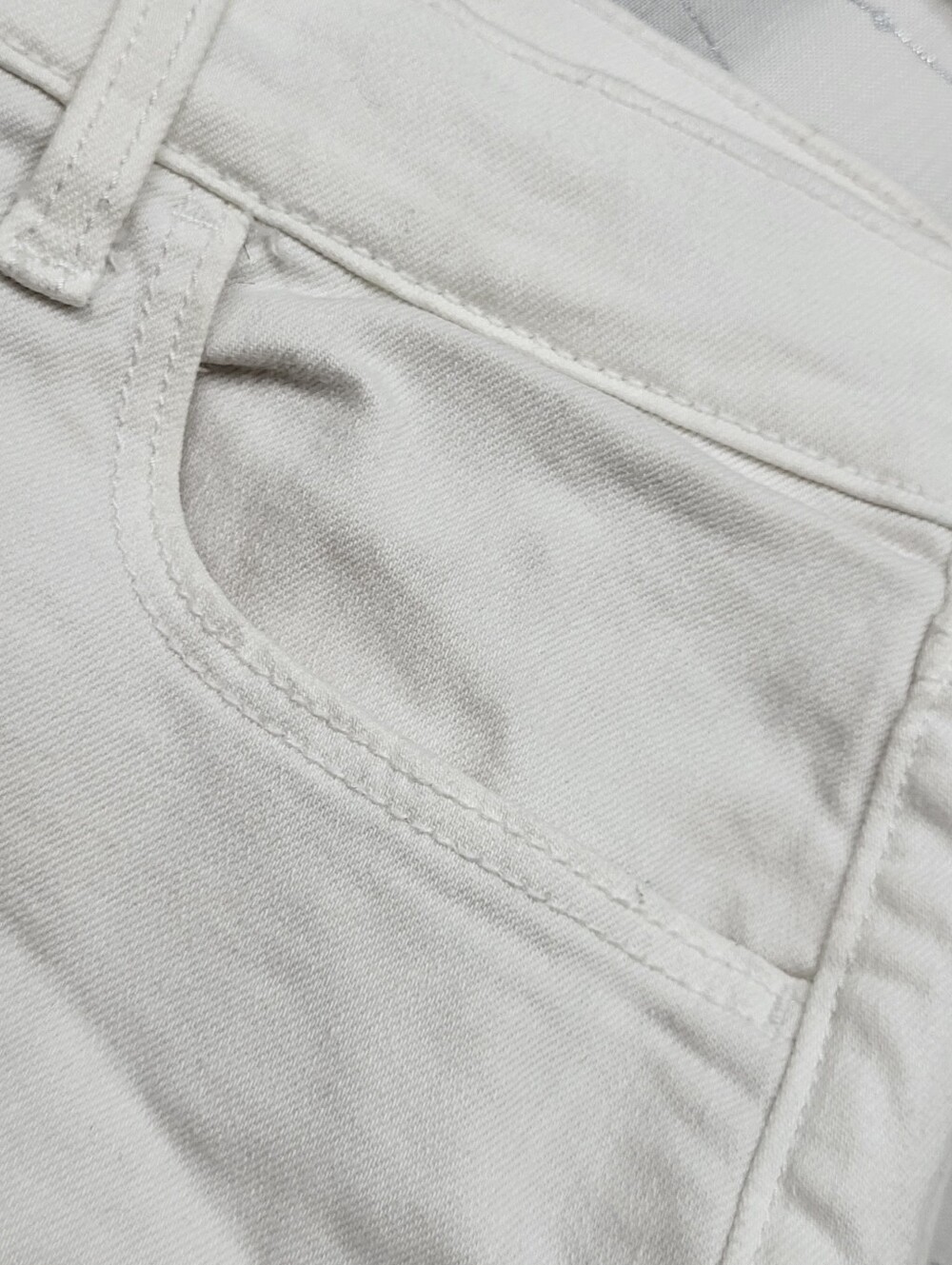 Old Navy Women's Mid Rise Wow White Jean Shorts Size 6 Denim Cuffed Calla Lily - Picture 5 of 9